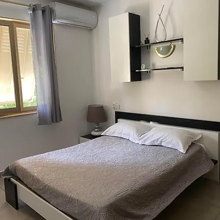 瑞莱斯rn7酒店 3* Châteauneuf-du-Rhône