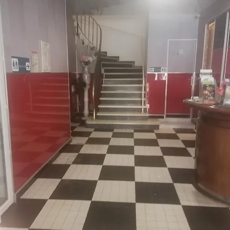 瑞莱斯rn7酒店 酒店